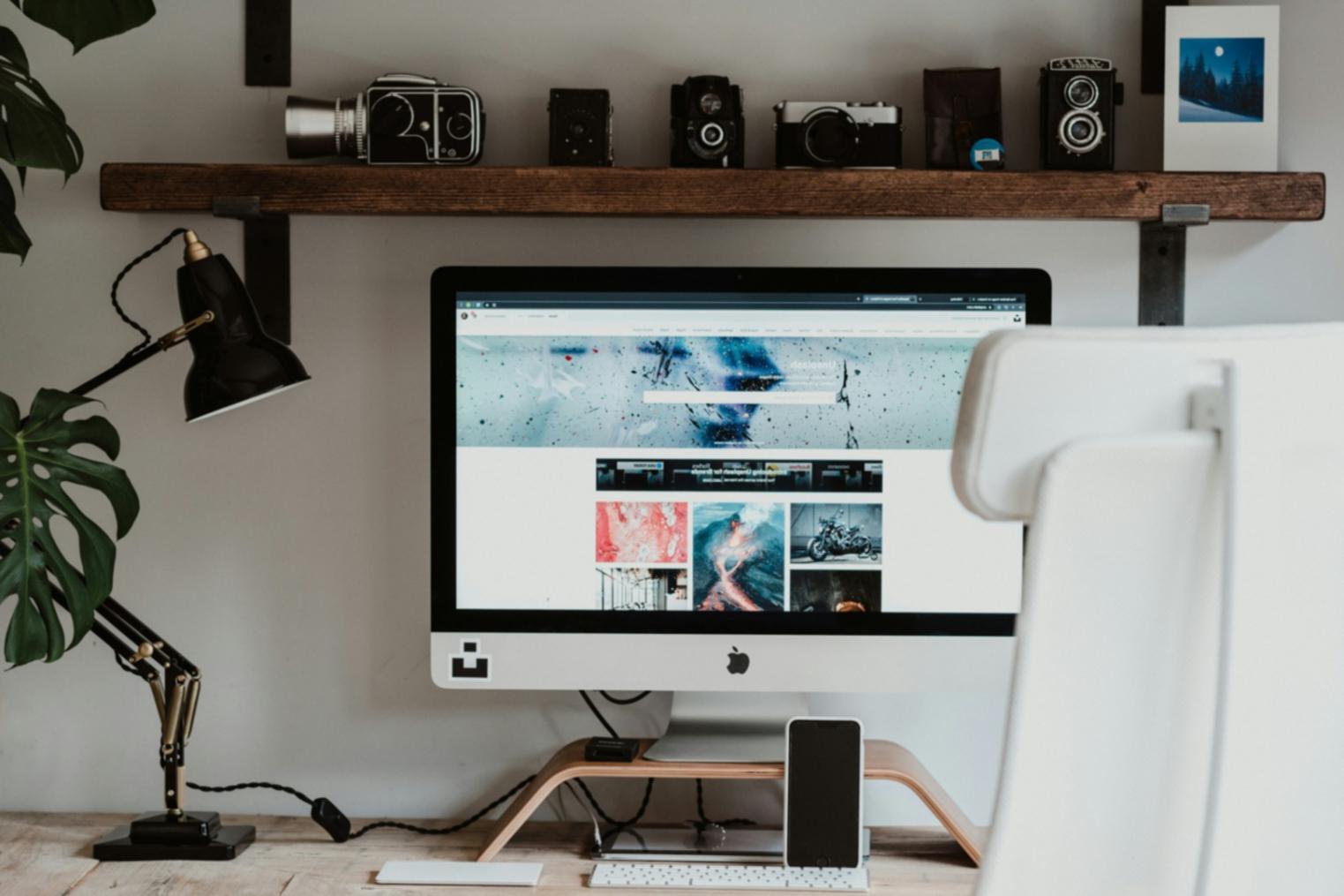 Analyse de données financières sur écran d'ordinateur